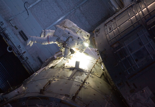 STS132-E-08901