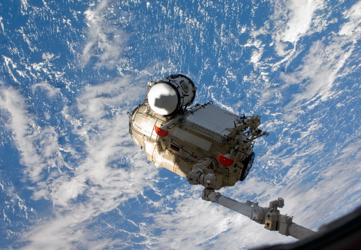 STS132-E-08115