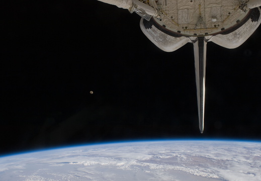 STS132-E-11630