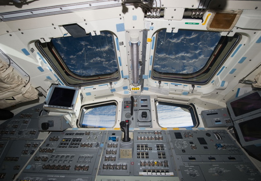 STS131-E-14354