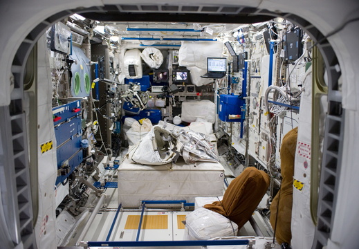 STS131-E-07815