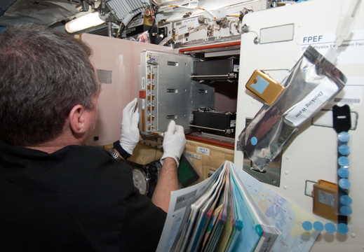 STS131-E-10684