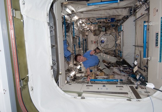 STS131-E-07924