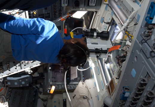 STS131-E-07274