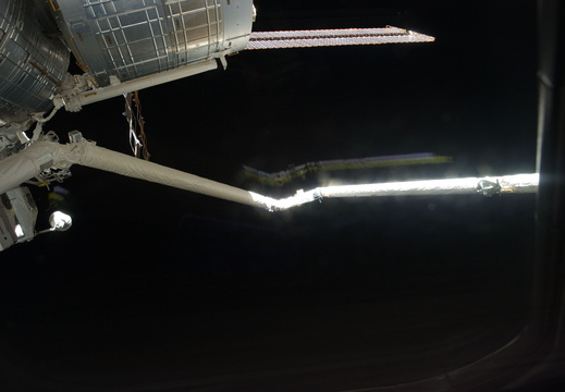 STS131-E-10472
