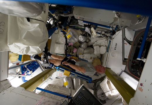 STS131-E-07794