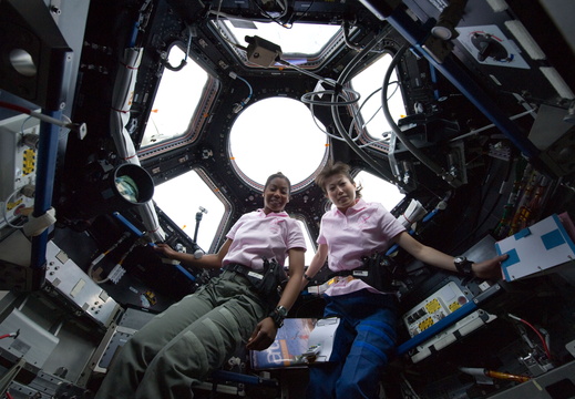 STS131-E-08231