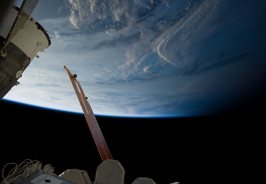 STS131-E-12484