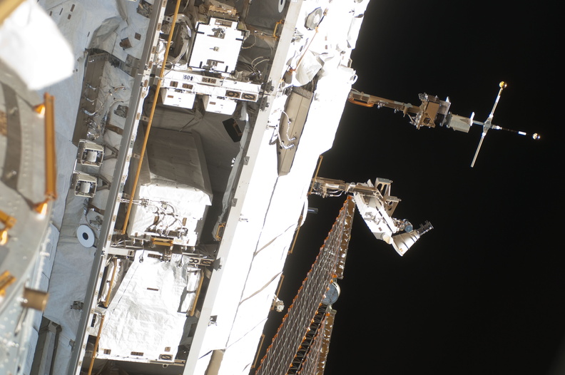 STS131-E-09725.jpg