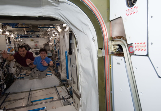 STS131-E-07932
