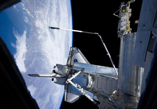 STS131-E-07773
