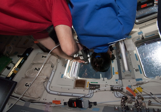STS131-E-07305
