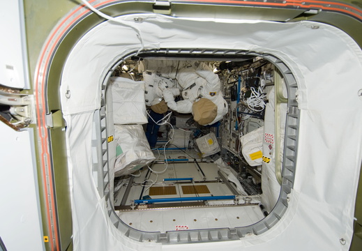 STS129-E-09493