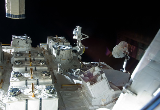 STS129-E-09632