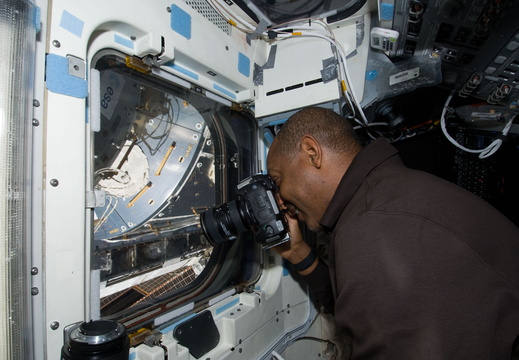 STS129-E-09472