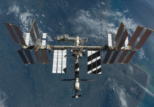 STS129-E-10128