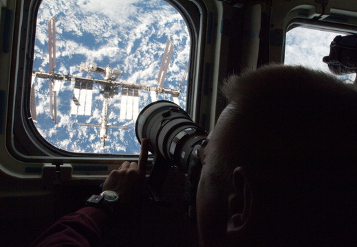 STS128-E-10022