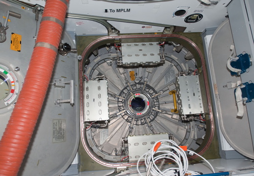 STS128-E-08371