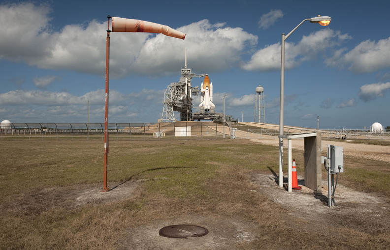 space-shuttle-endeavour-on-launch-pad-201002060004hq_4335110261_o.jpg
