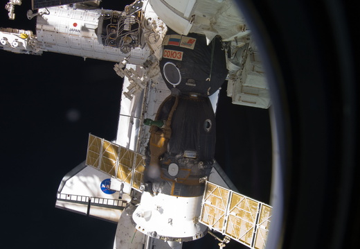 STS129-E-07698