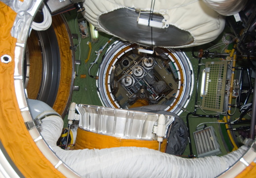 STS129-E-07933