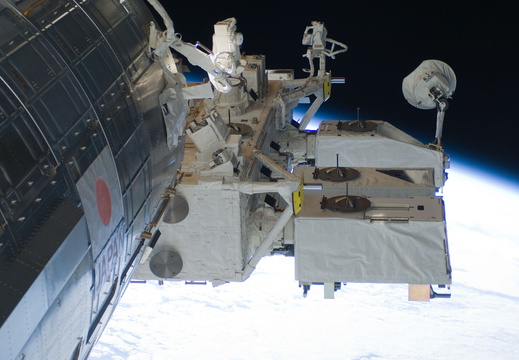 STS129-E-08028