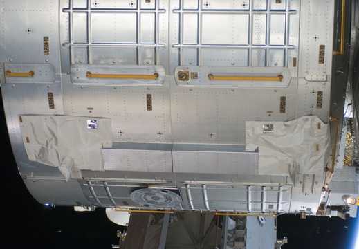 STS129-E-08031