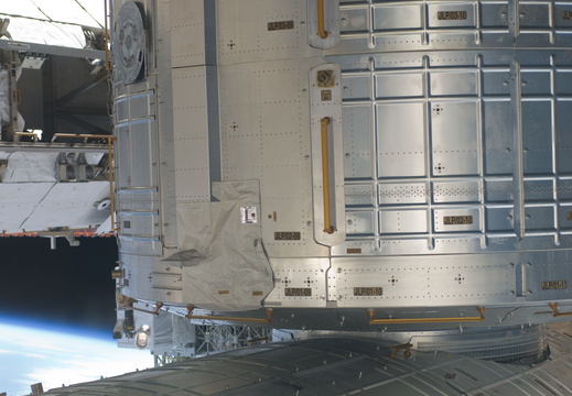 STS129-E-08045