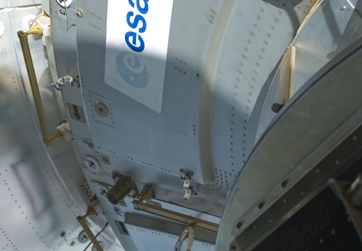 STS129-E-08076