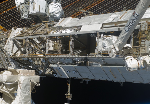 STS129-E-08102
