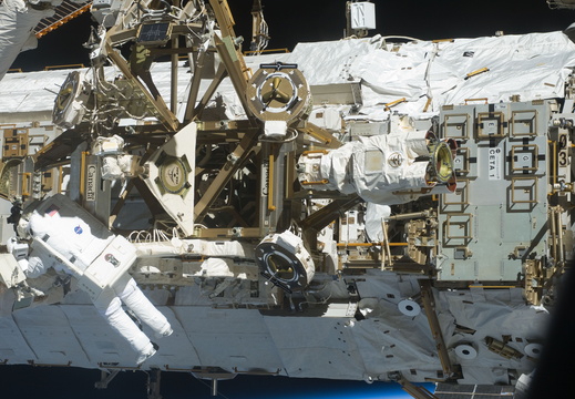 STS129-E-08104