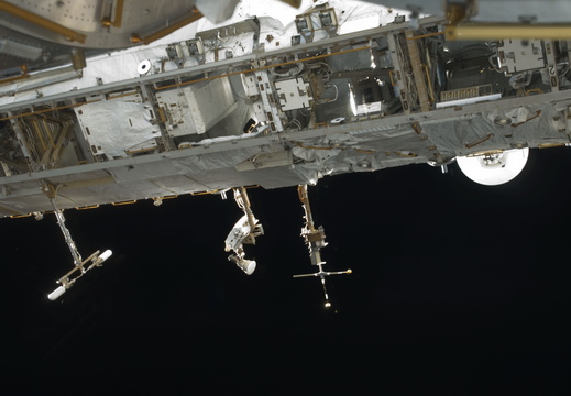STS129-E-08281