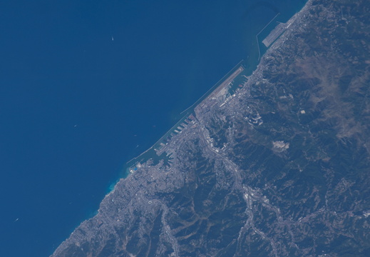 STS127-E-08520