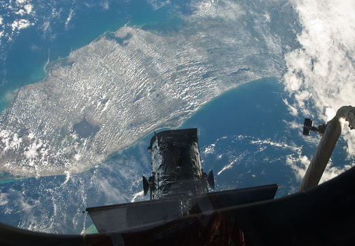 STS125-E-08620