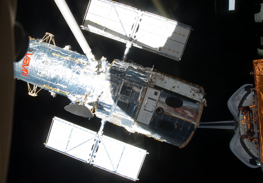 STS125-E-11780