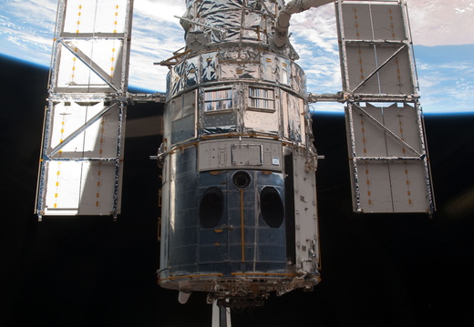 STS125-E-11765
