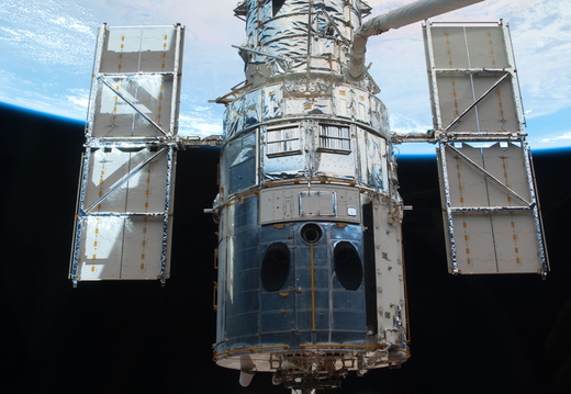 STS125-E-11605