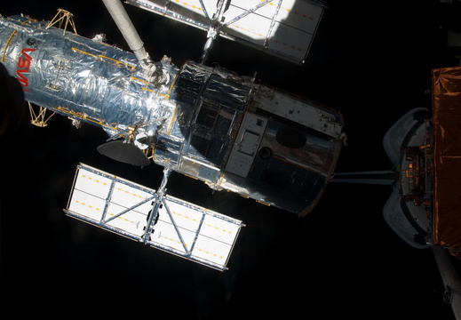 STS125-E-11777