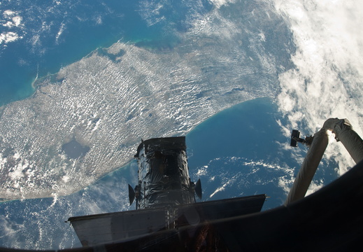 STS125-E-08618