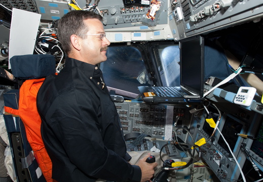 STS125-E-13069