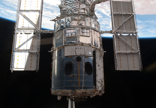 STS125-E-11766