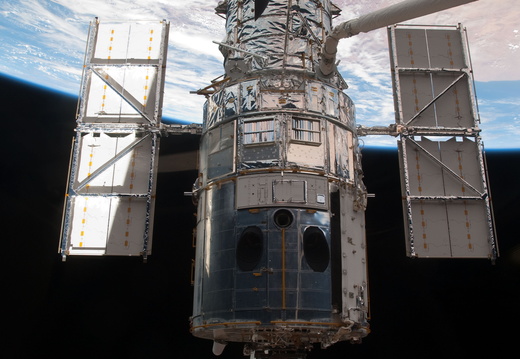 STS125-E-11763