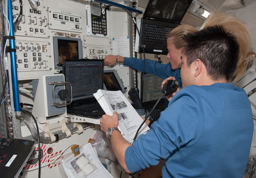 STS124-E-07621