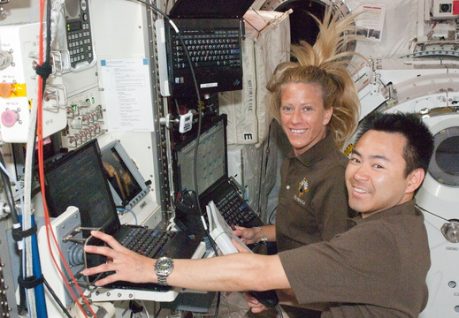 STS124-E-07762