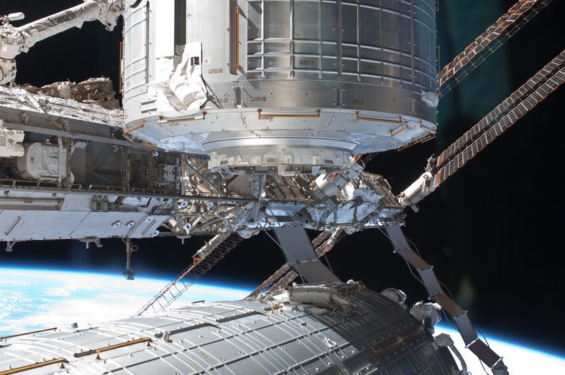 STS124-E-07076.jpg