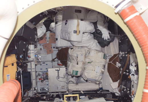 STS121-E-05958