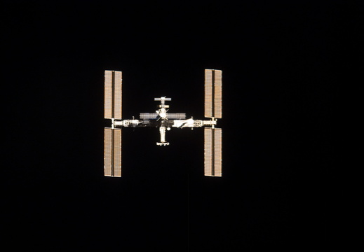 STS117-E-09081