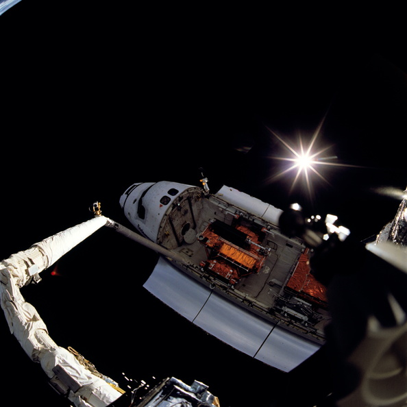 STS061-105-024~orig.jpg