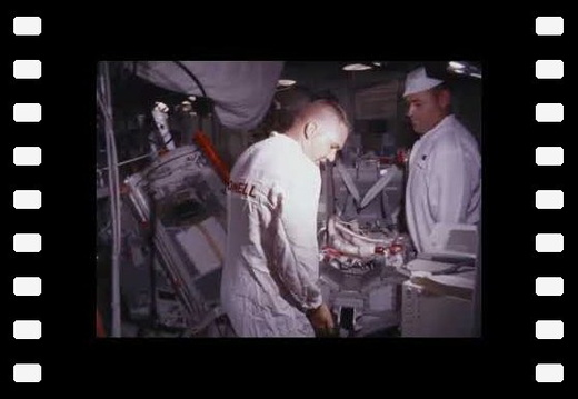 Gemini 5 flight seat installation - 1965 Nasa footages ( No sound )