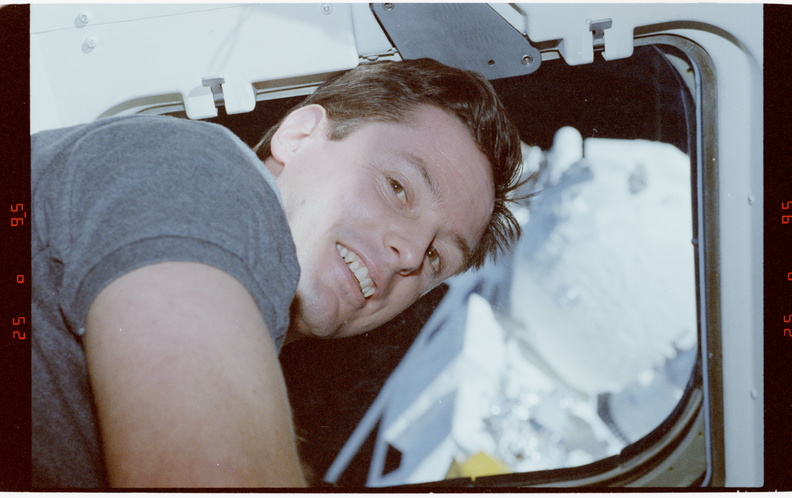 STS039-19-032.jpg